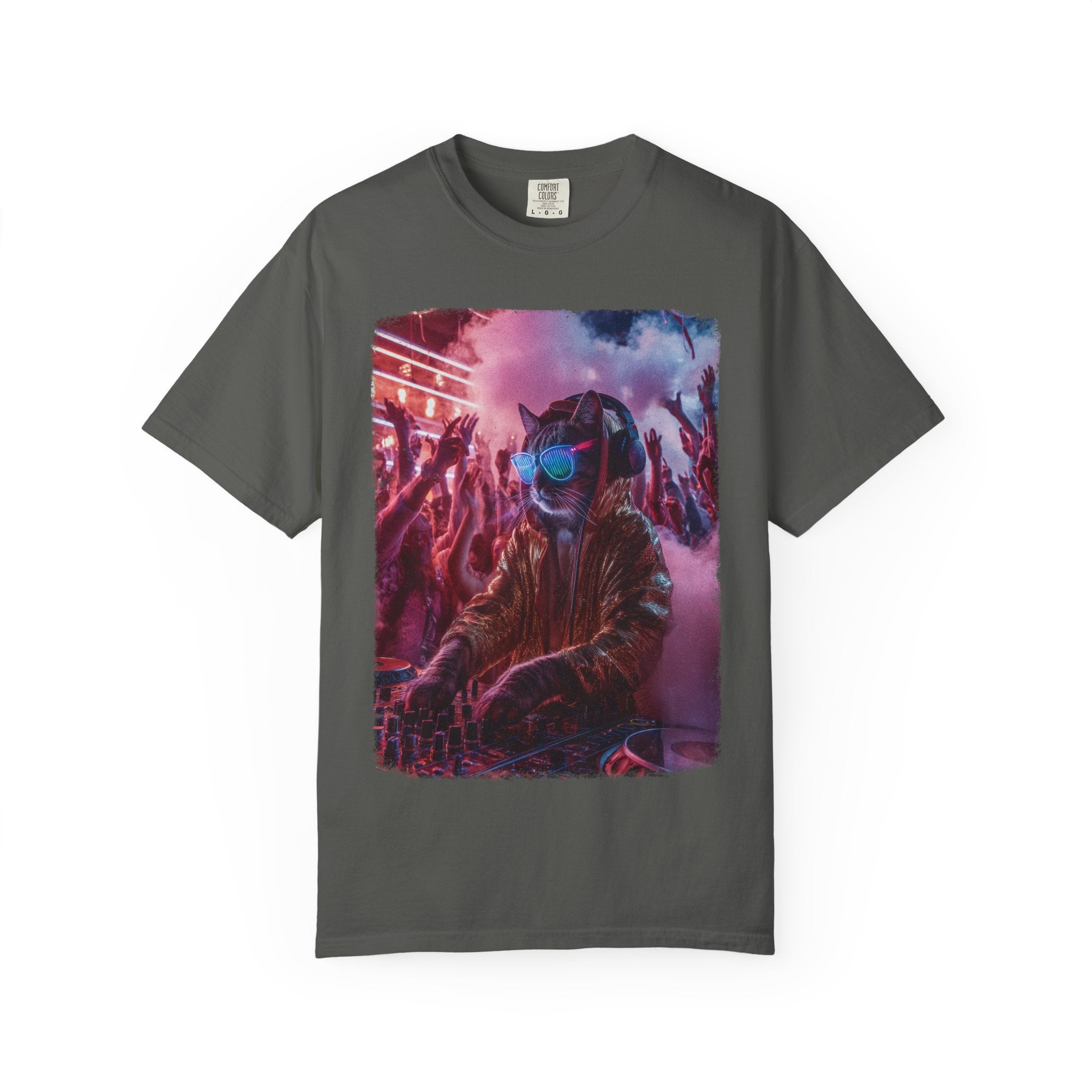 Mainstage Meow Tee – Drop the Bass, Not the Vibe. Vibrant Unisex Graphic T-Shirt with Chill Vibe, Casual Wear for Music Lovers, Perfect for Concerts, Festivals, Gifting