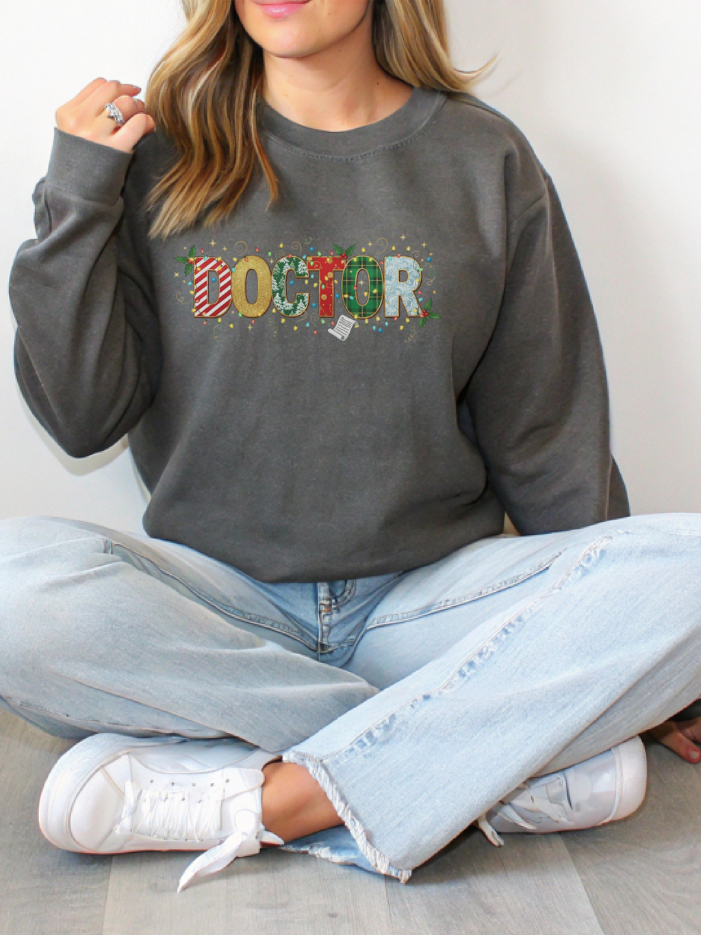 Christmas Doctor Sweatshirt, Merry Christmas Doctor Crewneck, Winter Doctor Sweater, Doctors Gift, Gift for Doctor